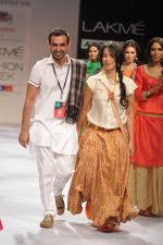 Model walk the ramp for Mayank and Shraddha Nigam show at Lakme Fashion Week Day 3 on 5th Aug 2012 (64).JPG